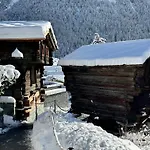 Coral Und Zermatter Stadel Церматт